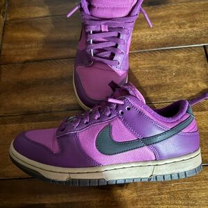 Nike Purple and Black Low-Top Sneakers